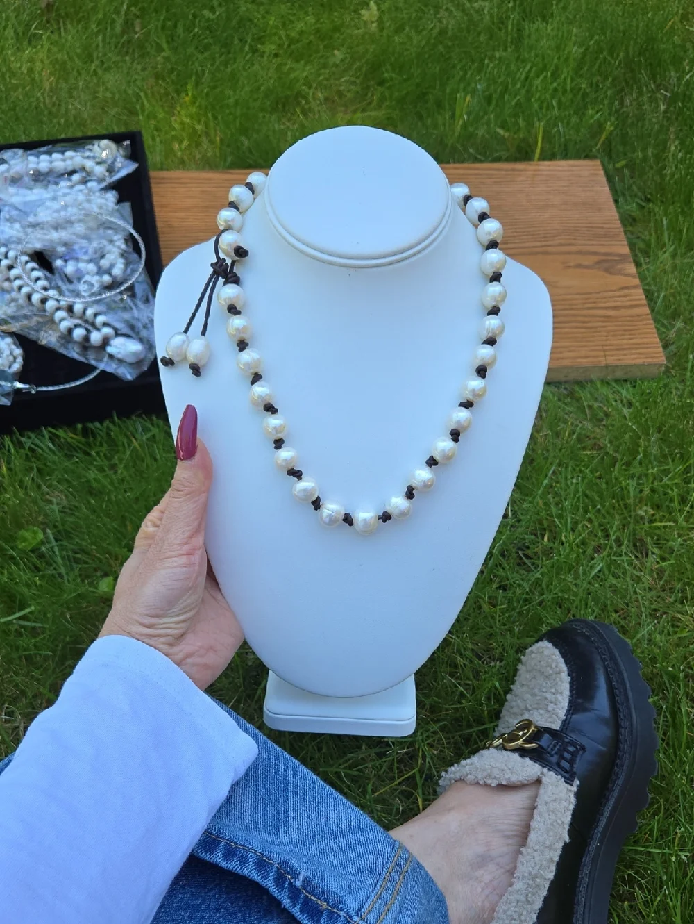 White Pearl Necklace with Brown Accents Ajustable